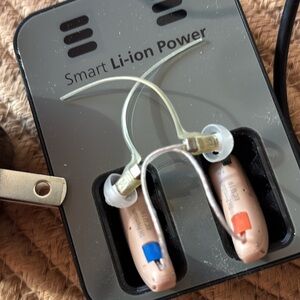 TruHearing TH Premium RIC LI 19 hearing aids like new.  Minimal use.